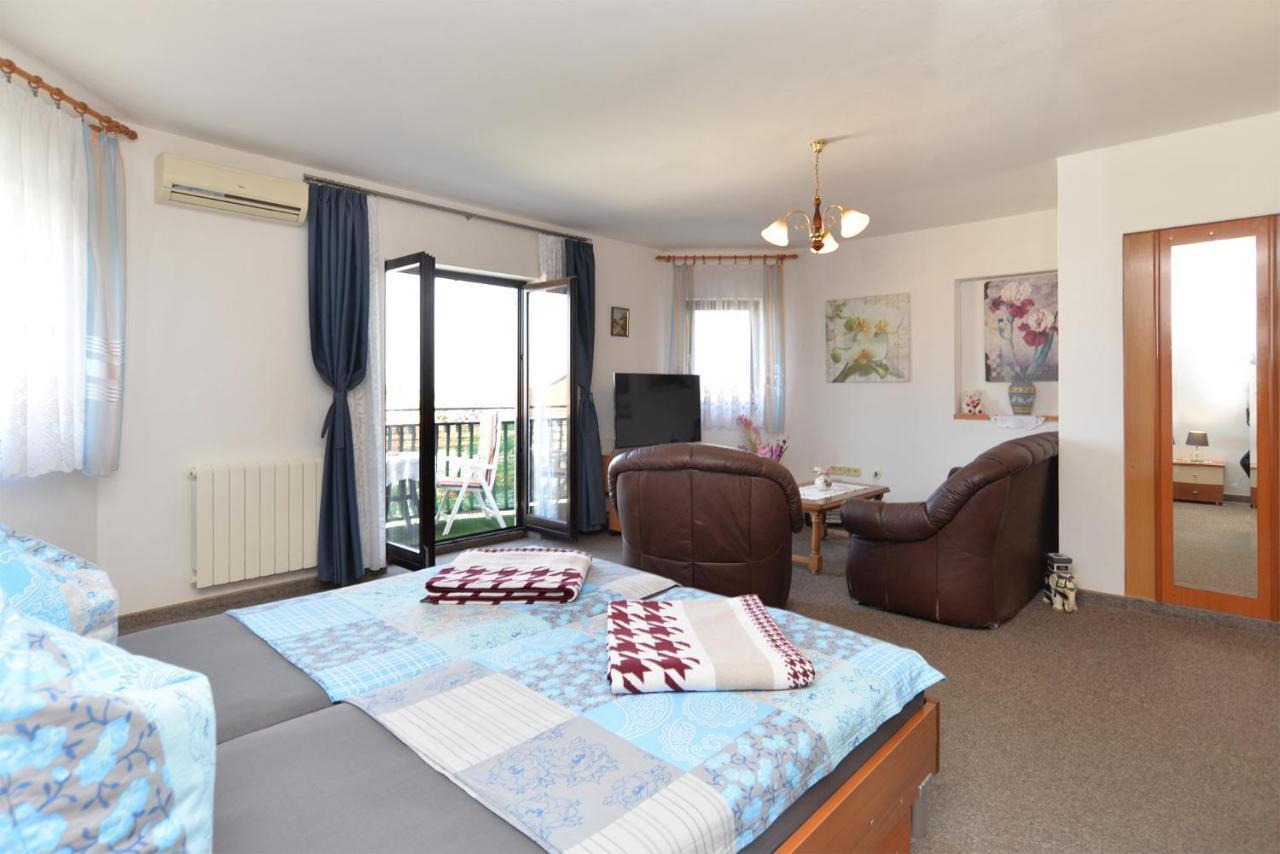 פרוי Apartments Anka 1223 מראה חיצוני תמונה